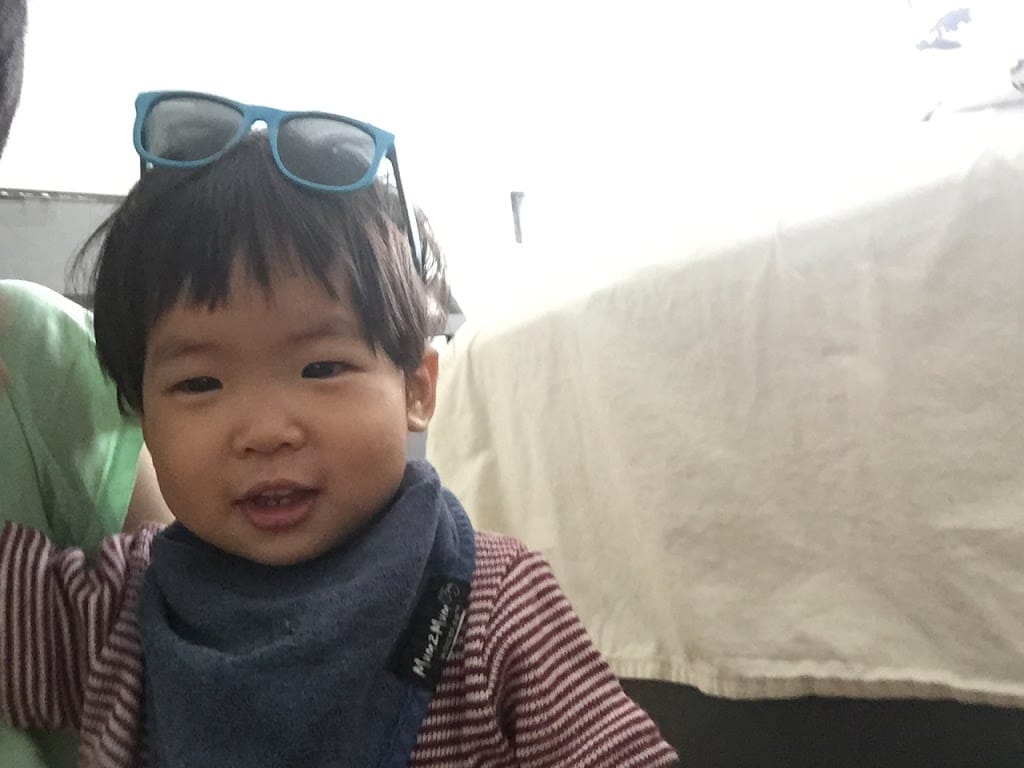 1Y8Ms selfies 喜歡看自己