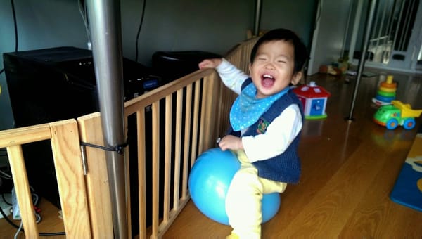 1Y3M5Ds Sitting on a balloon